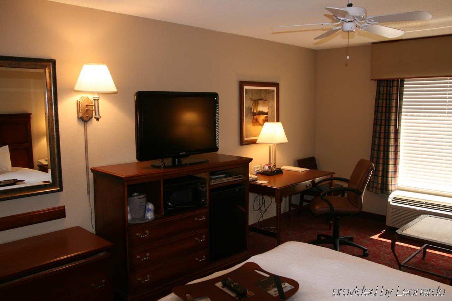 Hampton Inn & Suites Montgomery-Eastchase Værelse billede